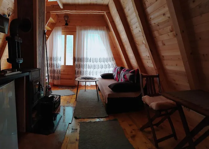 M&K Chalets